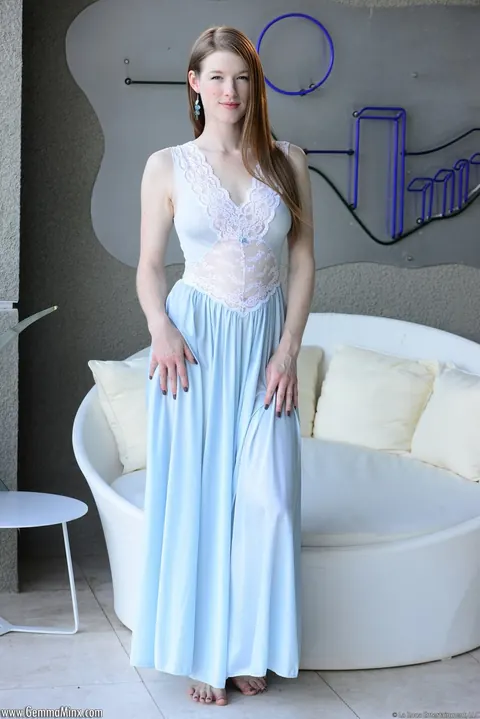 Gemma Minx: Thick Redhead Lifts Her Skirt to Finger Her Pussy – photo 1 of 15