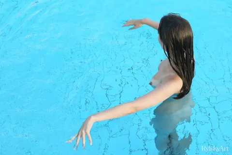 Sofy Bee: Slim MILF Skinny Dips and Spreads Her Hairy Pussy by the Pool – photo 3 of 16