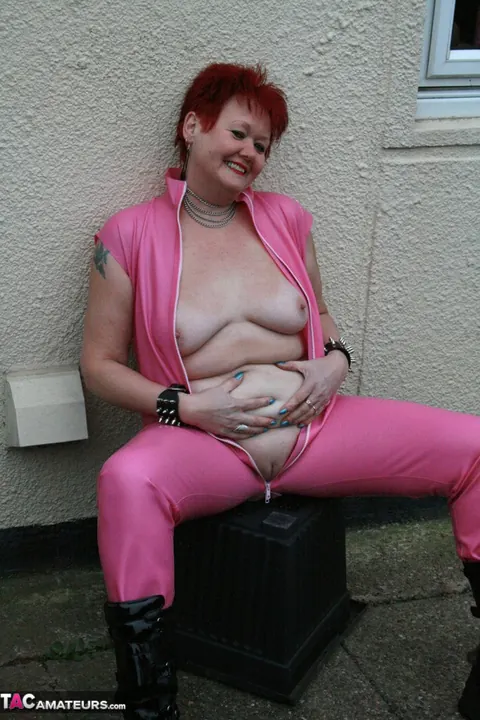 Curvy Redhead MILF Strips Naked and Spreads Outdoors – photo 14 of 19
