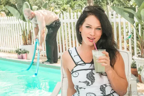 Trans Woman Strips Out of Her Bikini and Poses Fully Nude – photo 3 of 15
