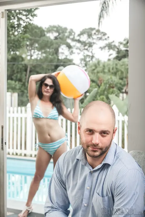 Trans Woman Strips Out of Her Bikini and Poses Fully Nude – photo 6 of 15