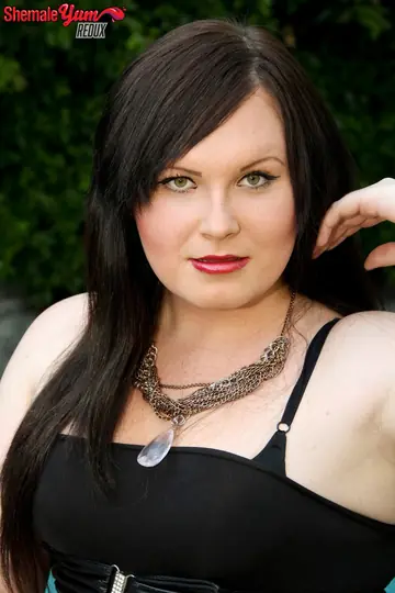 Curvy Trans Woman Poses and Shows Her Big Ass
