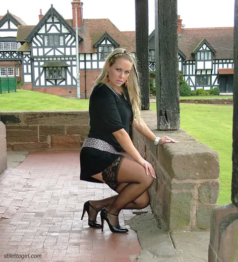 Blonde Shows Off Her Stocking Legs in Heels on a Brick Porch – photo 7 of 16