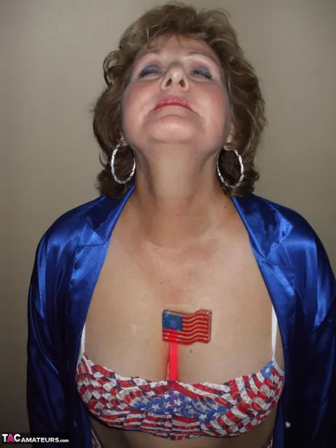 Bustybliss: Curvy Mature Brunette Unveils Big Natural Tits from Bikini – photo 13 of 20