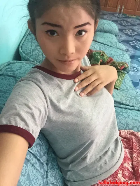 Asian Trans Woman Poses for Intimate Selfies – photo 21 of 21