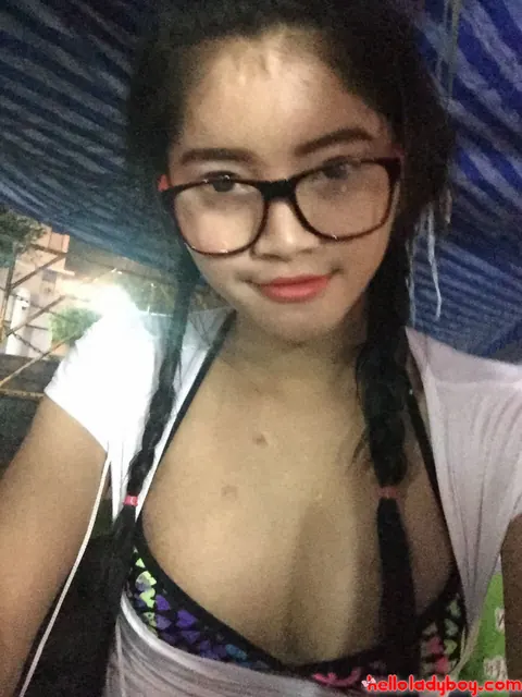 Asian Trans Woman Poses for Intimate Selfies – photo 1 of 21