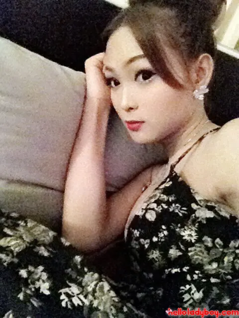 Asian Trans Woman Poses for Intimate Selfies – photo 12 of 21