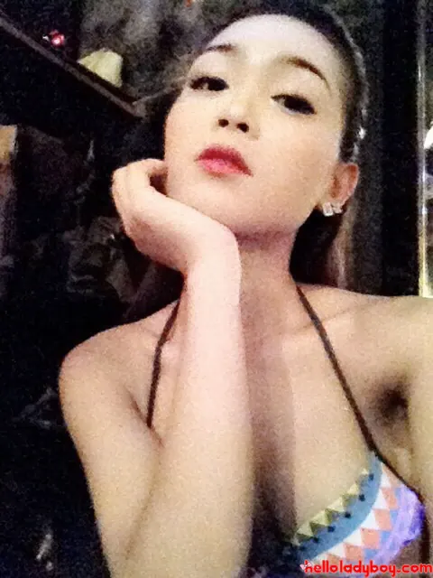 Asian Trans Woman Poses for Intimate Selfies – photo 7 of 21
