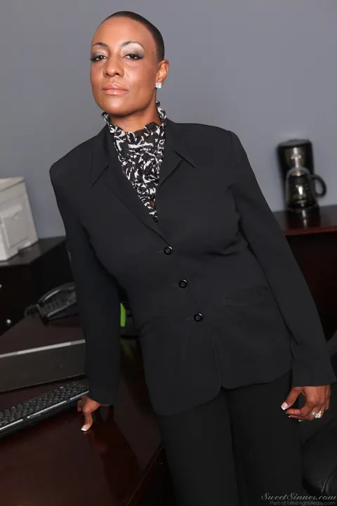 Sincerre Lemmore: Busty Ebony MILF Undresses and Spreads in the Office – photo 1 of 18