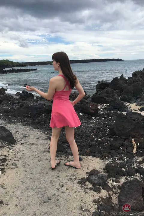 Aliya Brynn: Petite Brunette Spreads Her Pussy on a Beach Towel – photo 3 of 20