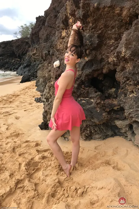 Aliya Brynn: Petite Brunette Spreads Her Pussy on a Beach Towel – photo 11 of 20