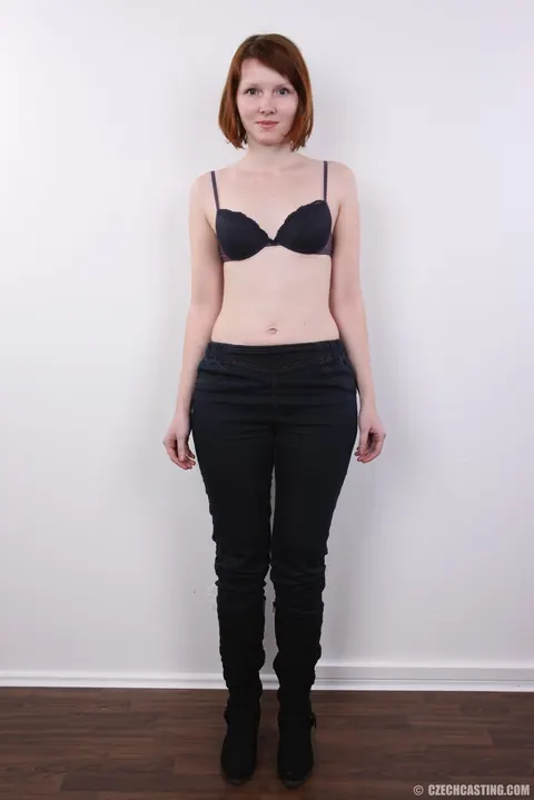 Thick Czech Redhead Peels Off Her Jeans and Spreads – photo 3 of 15