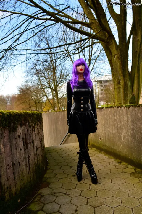 RubberDoll: Busty Brunette in Latex Poses Outdoors for Fetish Set – photo 7 of 15