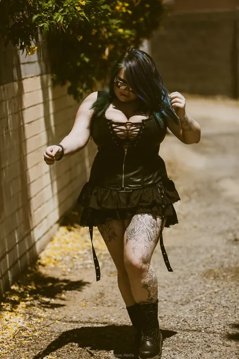 BBW Strips Out of Her Lingerie and Skirt Outdoors – photo 6 of 21