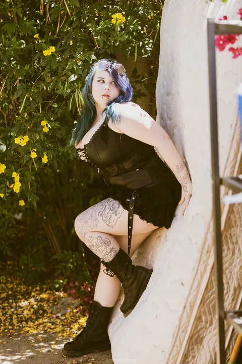 BBW Strips Out of Her Lingerie and Skirt Outdoors – photo 15 of 21
