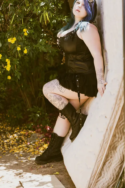 BBW Strips Out of Her Lingerie and Skirt Outdoors – photo 17 of 21