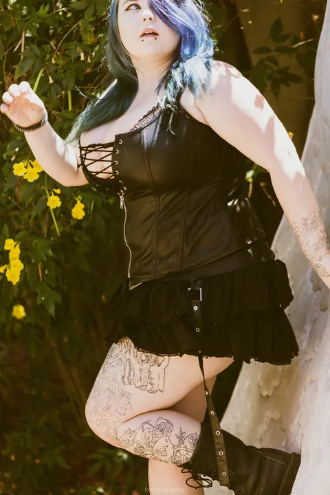BBW Strips Out of Her Lingerie and Skirt Outdoors – photo 20 of 21