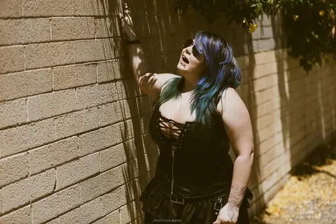 BBW Strips Out of Her Lingerie and Skirt Outdoors – photo 3 of 21