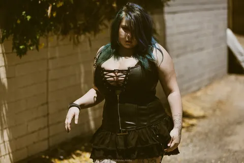 BBW Strips Out of Her Lingerie and Skirt Outdoors – photo 1 of 21
