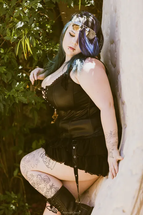 BBW Strips Out of Her Lingerie and Skirt Outdoors – photo 19 of 21