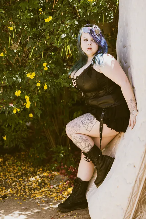 BBW Strips Out of Her Lingerie and Skirt Outdoors – photo 16 of 21