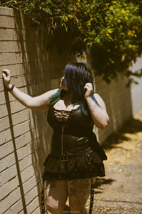 BBW Strips Out of Her Lingerie and Skirt Outdoors – photo 9 of 21