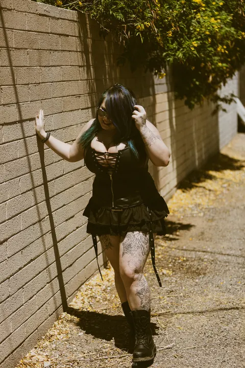 BBW Strips Out of Her Lingerie and Skirt Outdoors – photo 10 of 21