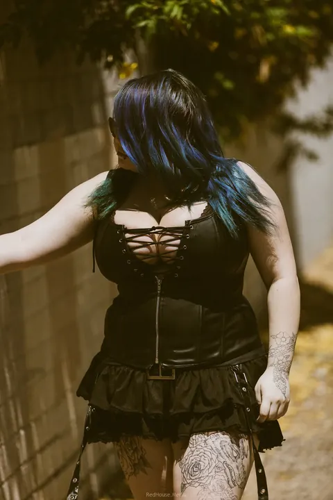 BBW Strips Out of Her Lingerie and Skirt Outdoors – photo 8 of 21