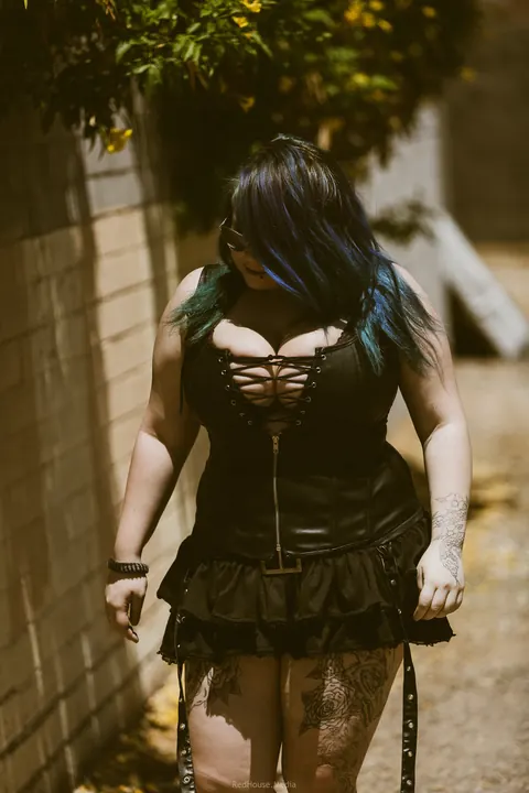 BBW Strips Out of Her Lingerie and Skirt Outdoors – photo 7 of 21