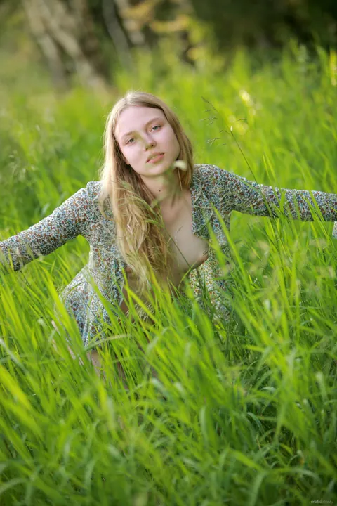 Woman with Hairy Bush Poses Nude in Erotic Set – photo 2 of 21