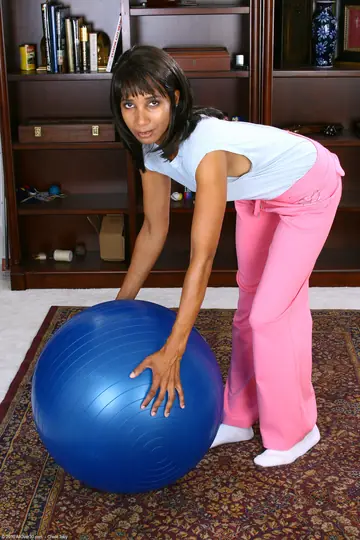 Ebony MILF Strips and Spreads in the Gym