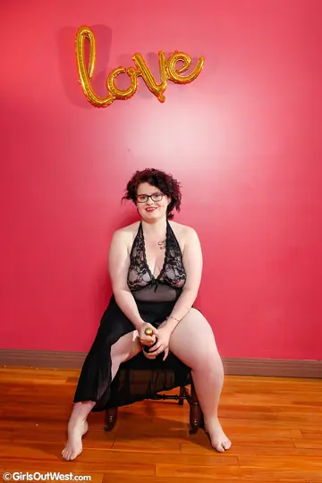 Hairy Amateur Undresses and Masturbates with a Toy