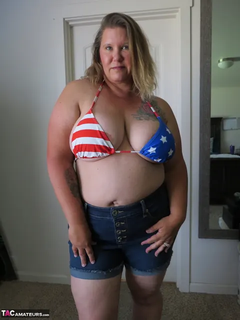 Busty Kris Ann: Busty Blonde MILF Strips Out of Her Bikini – photo 12 of 16