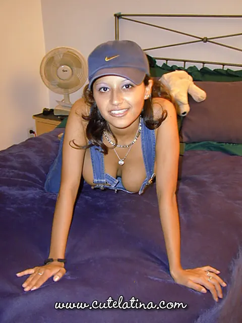 Latina in Jeans Uncovers Her Big Tits and Spreads Her Pussy – photo 4 of 15