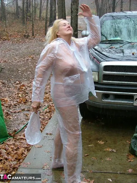Thick Mature European Shows Her Curves in Stockings Outdoors – photo 10 of 19