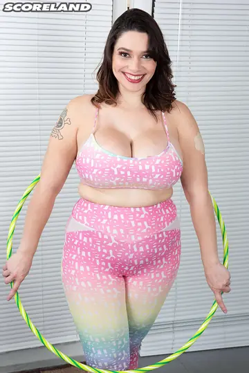 Brooklyn Springvalley – BBW Shows Her Big Tits and Ass in Yoga Pants