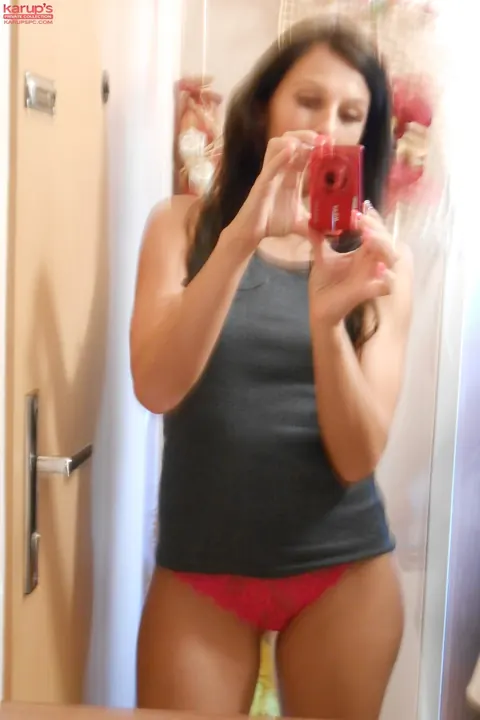 Lady Love: Latina Brunette Spreads Her Pussy in the Mirror Selfie – photo 1 of 20