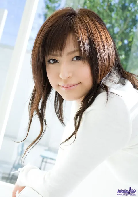 Misaki Mori: Japanese Brunette Flashes Thong and Boobs in a Skirt – photo 5 of 16
