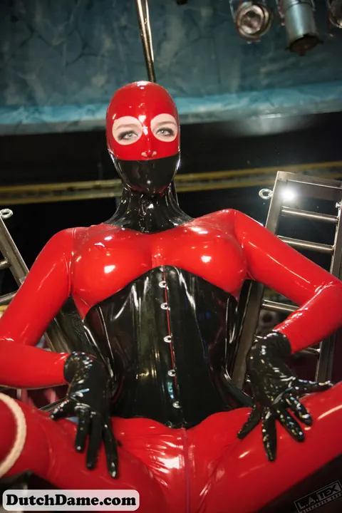 British MILF in Latex and Heels Spreads Her Pussy – photo 15 of 16