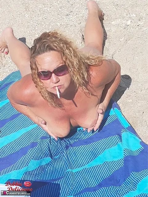 Debbie Delicious: Curvy Mature Brunette Sunbathes Nude on the Beach – photo 16 of 16