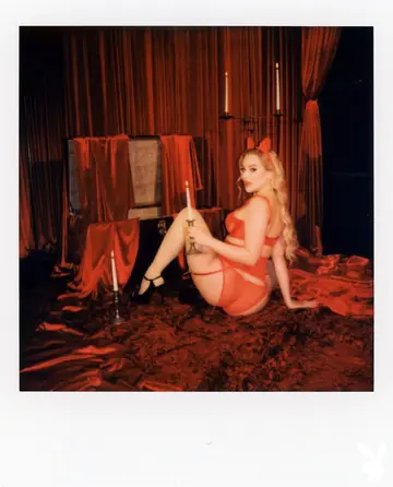 Blake Blossom – Blonde Curly MILF Strips Out of Her Lingerie and Stockings