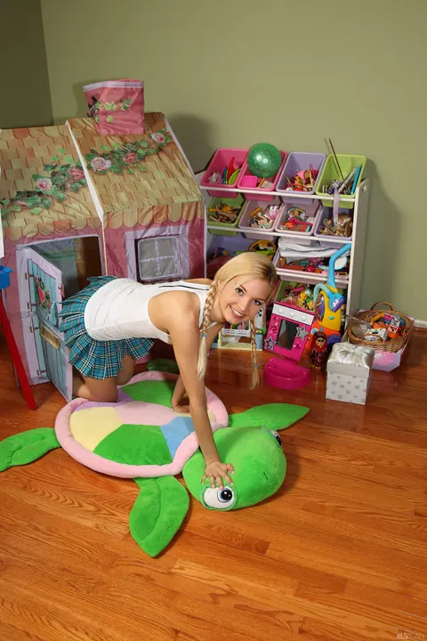 Franziska Facella: Slim German Blonde Fingers Herself and Uses a Dildo – photo 1 of 21