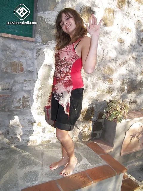 Brunette Shows Off Her Feet in Shorts Outdoors – photo 16 of 16