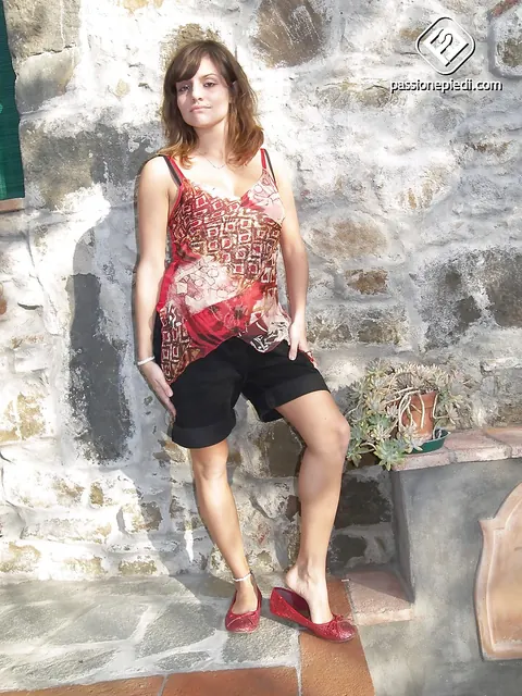 Brunette Shows Off Her Feet in Shorts Outdoors – photo 1 of 16