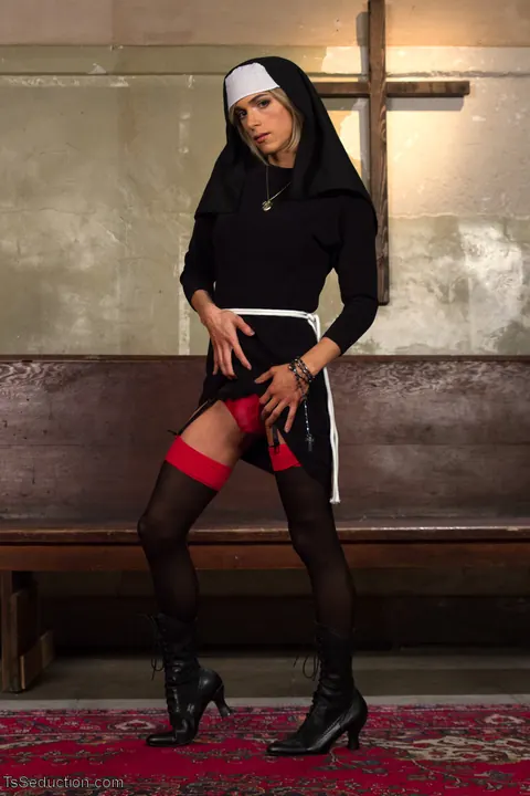 Trans Woman Poses in Bondage Restraints and Dominates in the Office – photo 4 of 15