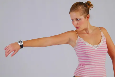 Redhead Amateur in Pigtails Shows Her Scuba Watch in Jeans – photo 14 of 16