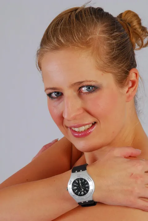 Redhead Amateur in Pigtails Shows Her Scuba Watch in Jeans – photo 9 of 16