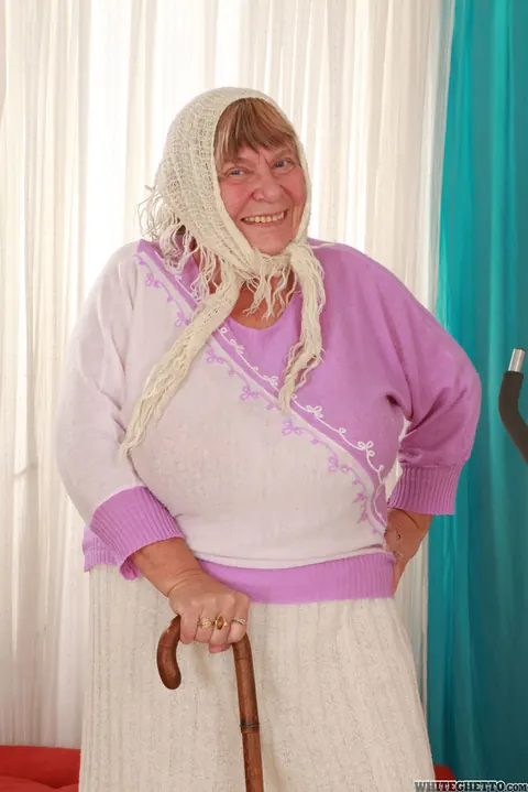 Busty Mature Woman Takes Interracial Creampie – photo 4 of 16