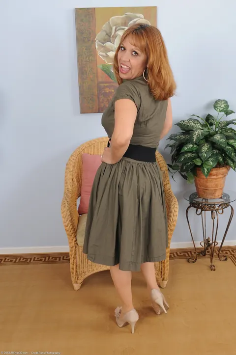 Marissa Vazquez: Mature Latina MILF Strips Nude and Poses – photo 1 of 21