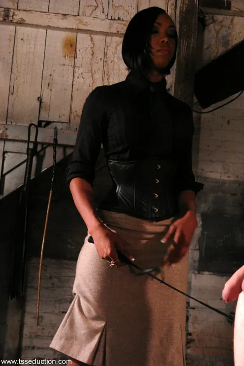 Ebony Trans Woman Dominates in Bondage – photo 19 of 21